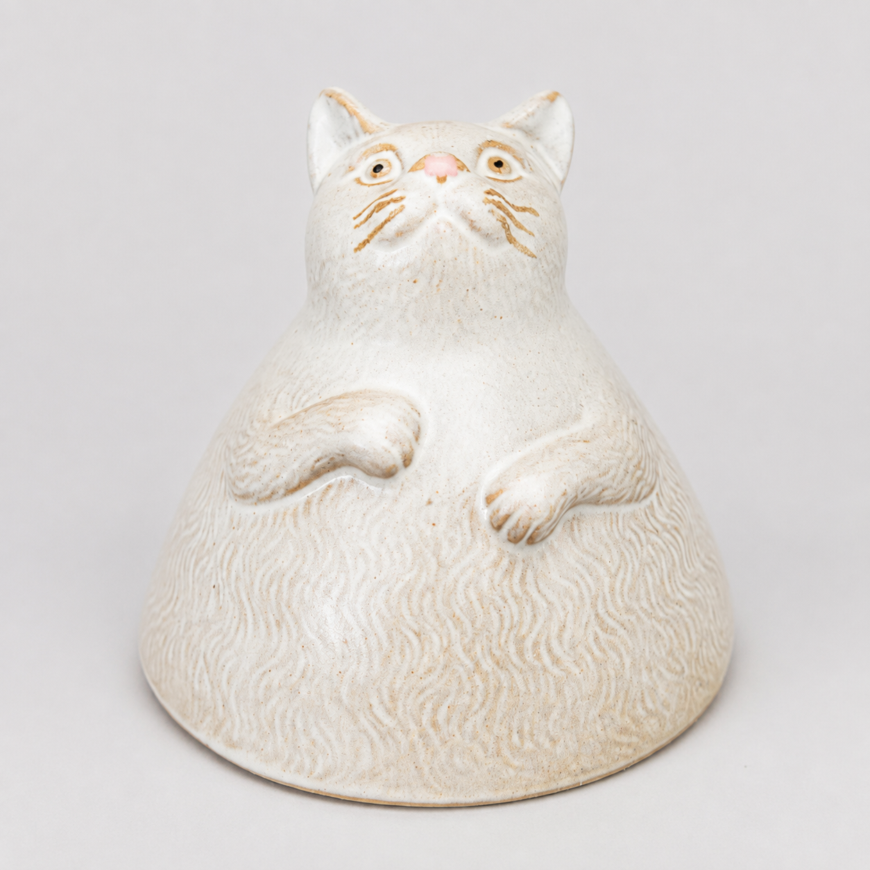 Ivory cat ceramic cup: front of animal-shaped display