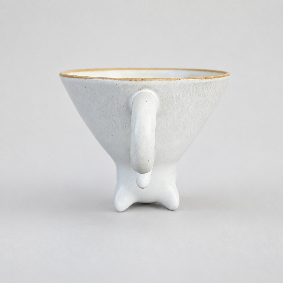 Ivory cat ceramic cup: rear and tail-shaped handle