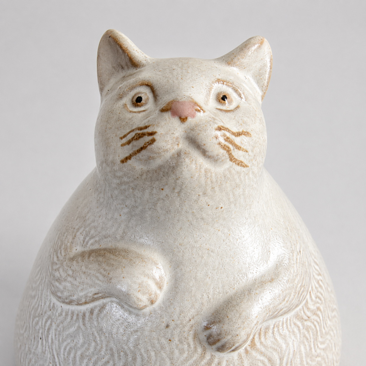 Ivory cat ceramic cup: face and ceramic surface detail